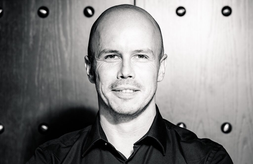 Portraitfoto von Lars Guillium