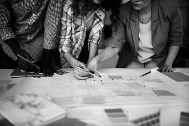 Home Projektführung stärken - Team plant ein Projekt